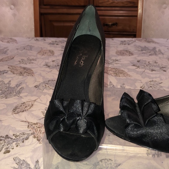 Open toed Black Heels - Picture 2 of 2